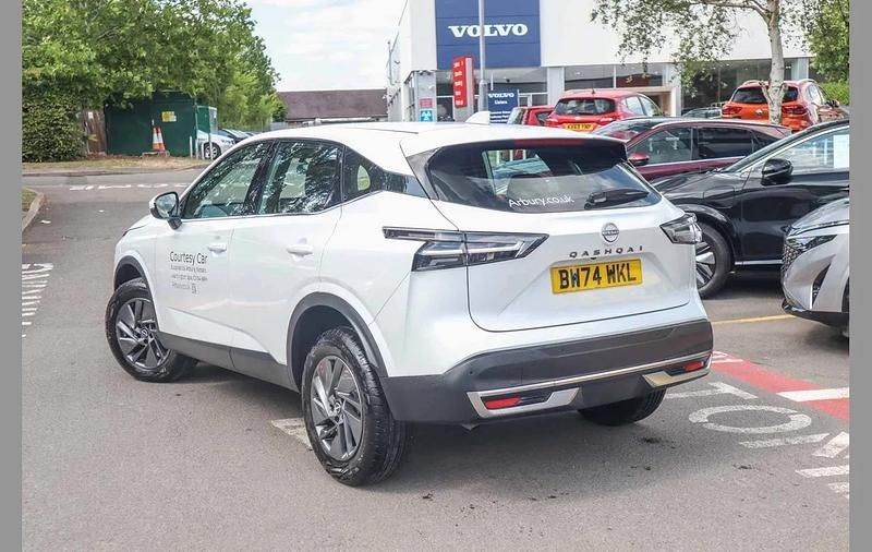 Used Nissan Qashqai Acenta Premium 138 HP (101 kW) 2025 White SUV