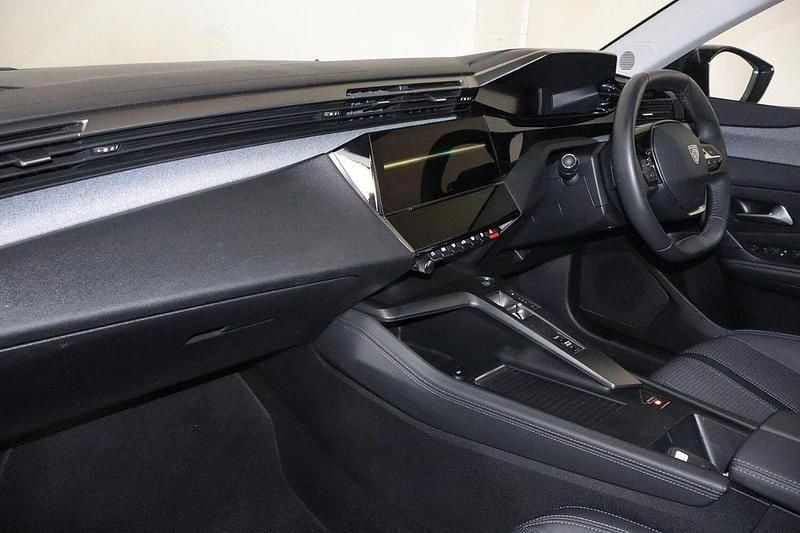 Used Peugeot 308 Allure Premium 129 HP (94 kW) 2023 Green Hatchback