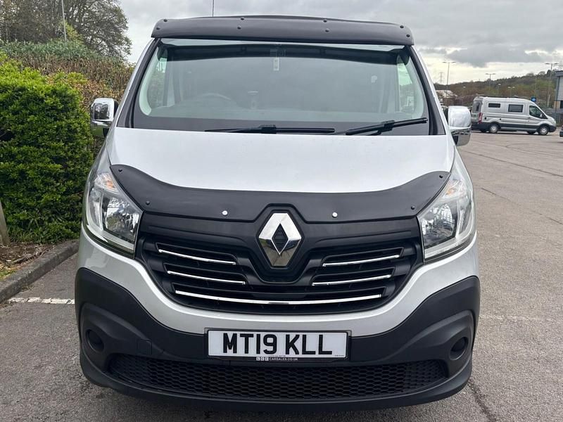 Begagnad Renault Trafic Business 120 HK (88 kW) 2019 Silver Minibuss