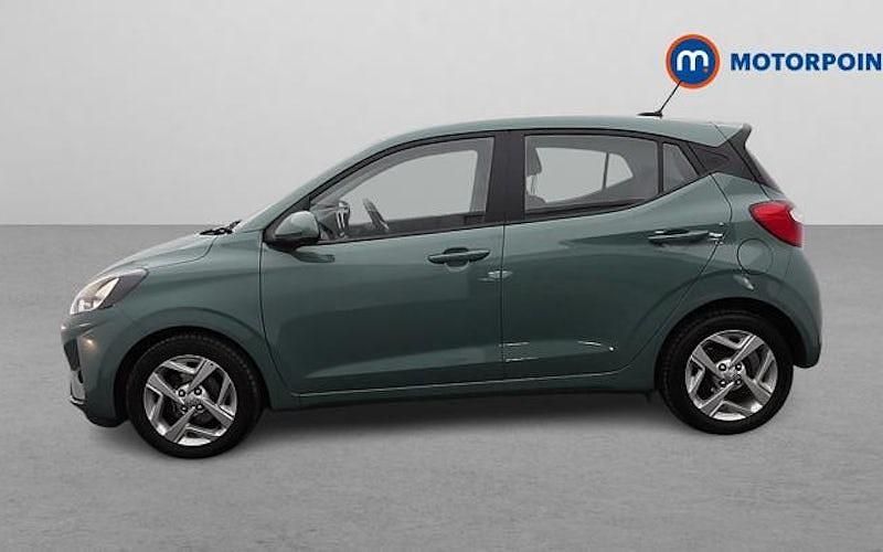 Used Hyundai i10 SE 67 HP (49 kW) 2023 Green Hatchback