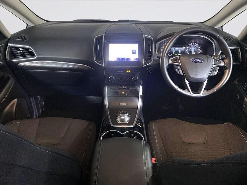 Used Ford S-MAX Titanium 190 HP (139 kW) 2023 Silver MPV