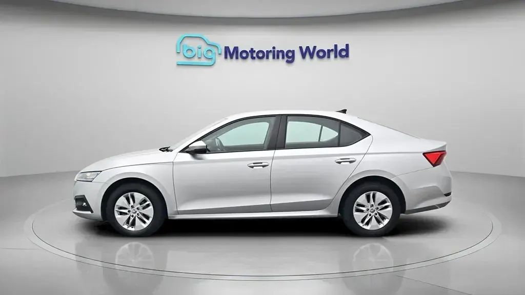 Begagnad Skoda Octavia SE Technology 116 HK (85 kW) 2023 Silver Halvkombi