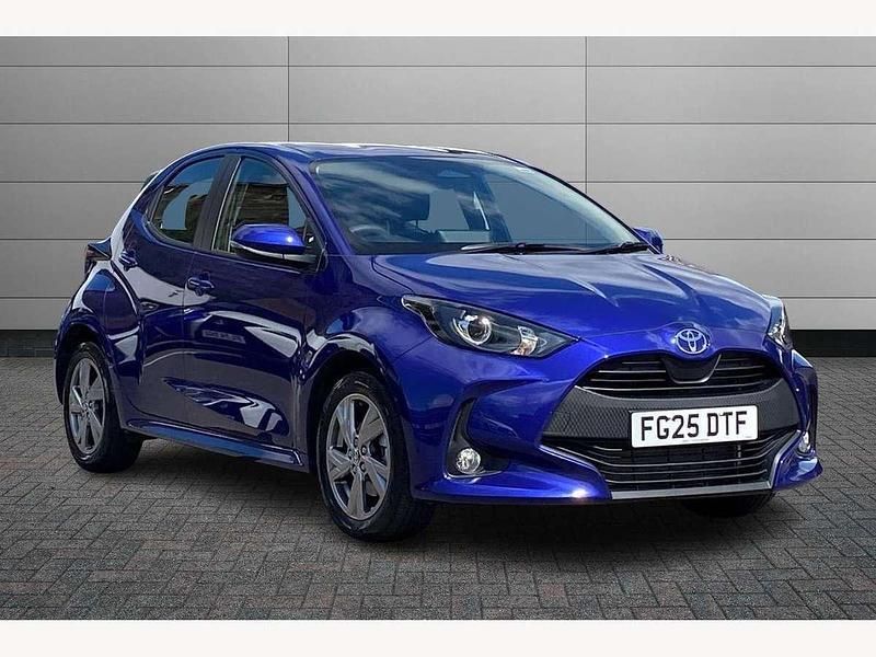 Blue New 2025 Toyota Yaris Hybrid Hatchback | £19,999 (Super price) - Image 1/4
