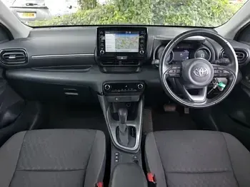 Used Toyota Yaris Hybrid Design 116 HP (85 kW) 2023 White Hatchback