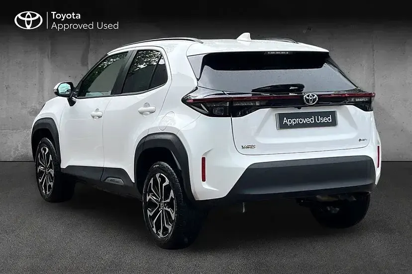 Used Toyota Yaris Cross Design 116 HP (85 kW) 2024 White SUV