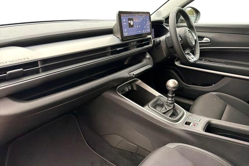 Used Jeep Avenger Summit 100 HP (73 kW) 2025 Yellow SUV