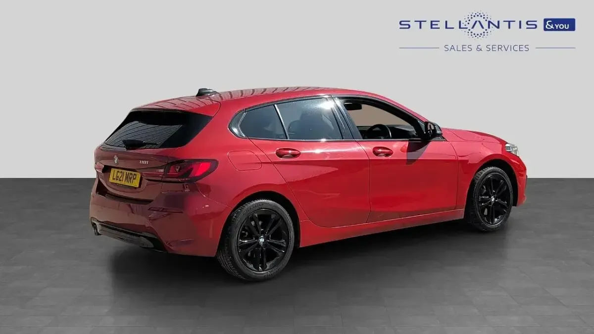 Used BMW 118 Sport Line 134 HP (98 kW) 2021 Red Hatchback