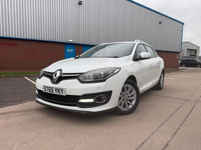 Used Renault Mégane GrandTour Dynamique 110 HP (80 kW) 2016 White Estate