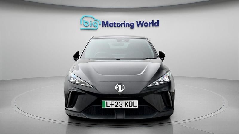 Begagnad MG MG4 EV Trophy 319 kW (435 HK) 2023 Svart Halvkombi