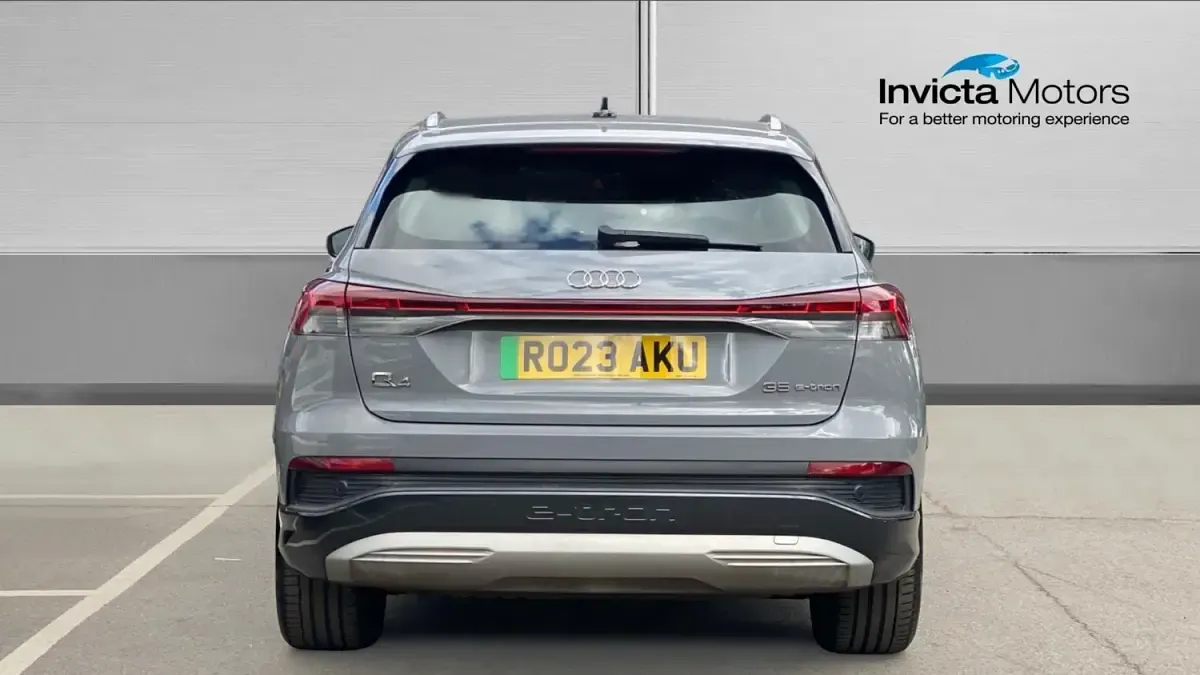 Usado Audi e-tron Sport 125 kW (170 CV) 2023 Gris SUV