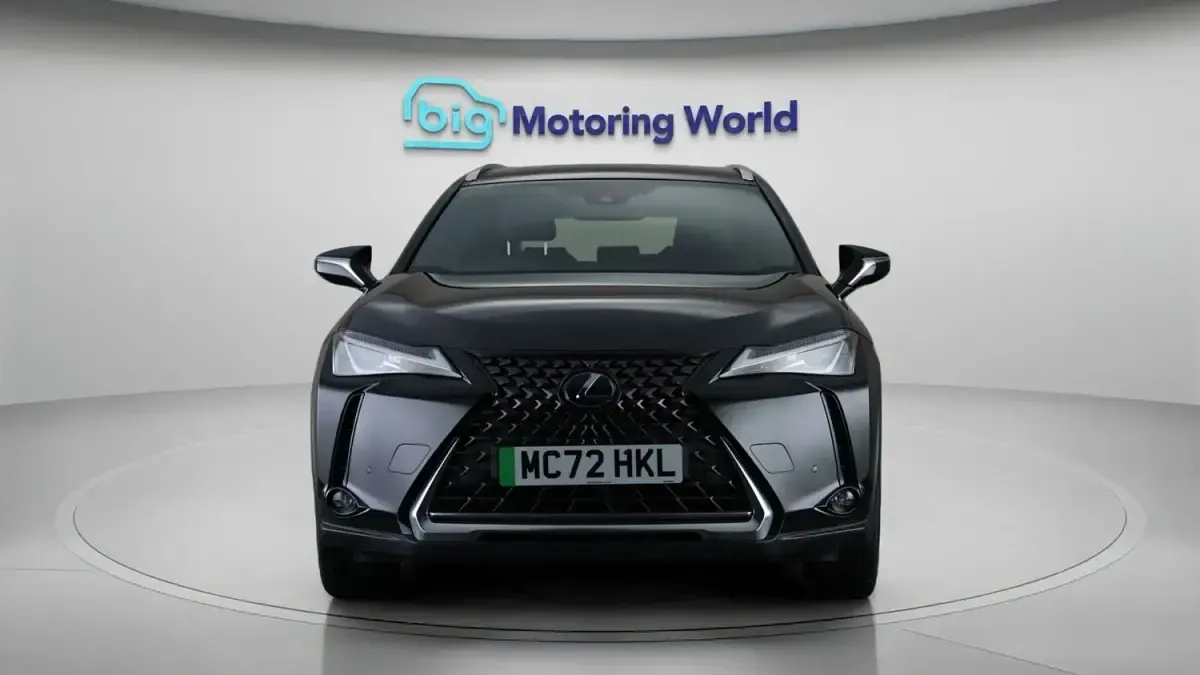 Usado Lexus UX 300e 147 kW (201 HP) 2023 Preto SUV