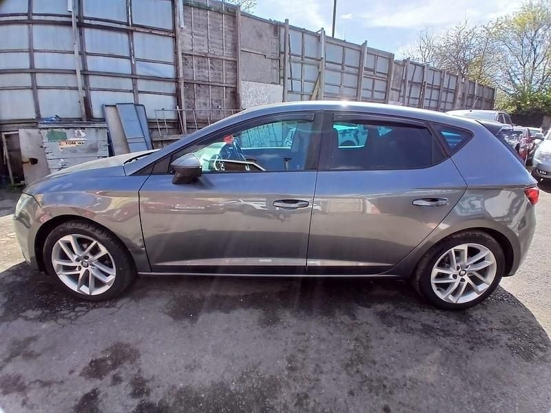 Used Seat Leon SE Dynamic 110 HP (80 kW) 2016 Grey Hatchback
