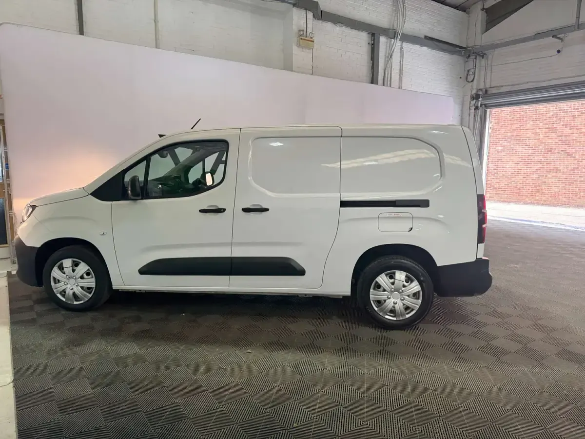 Used Peugeot Partner 131 HP (96 kW) 2024 White MPV