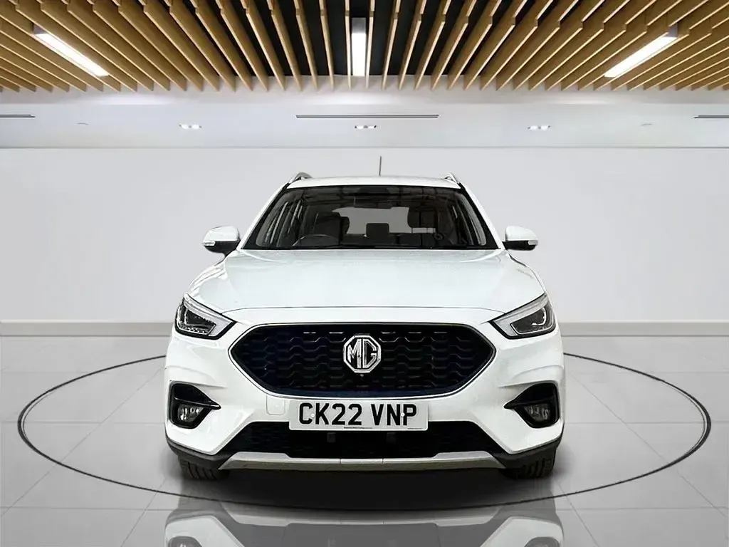 Käytetty MG ZS Exclusive 106 HP (77 kW) 2022 Valkoinen Katumaasturi