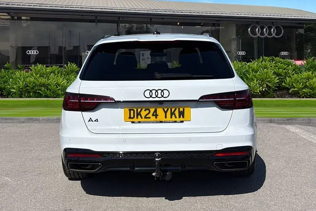 Used Audi A4 Black Edition 150 HP (110 kW) 2024 White Estate