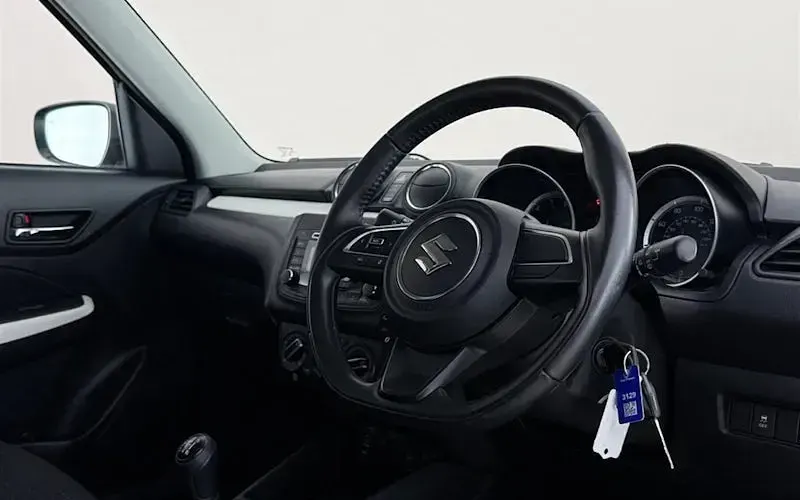 Used Suzuki Swift 90 HP (66 kW) 2019 Silver Hatchback