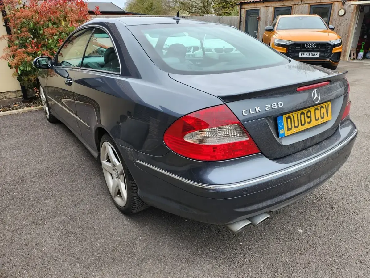 Używany Mercedes CLK280 2009 Szary Coupe