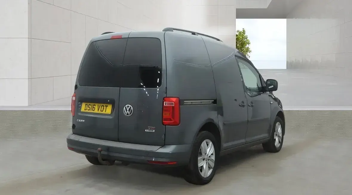 Used VW Caddy Highline 150 HP (110 kW) 2016 Grey MPV