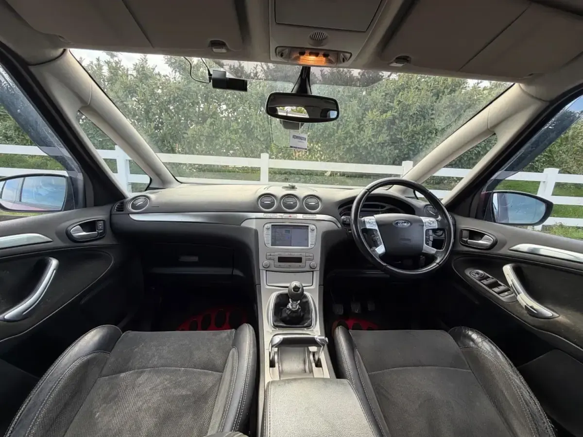 Begagnad Ford S-MAX Titanium 2007 Röd Minibuss