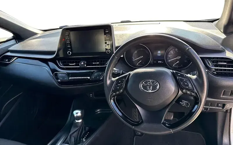 Used Toyota C-HR 122 HP (89 kW) 2023 White SUV