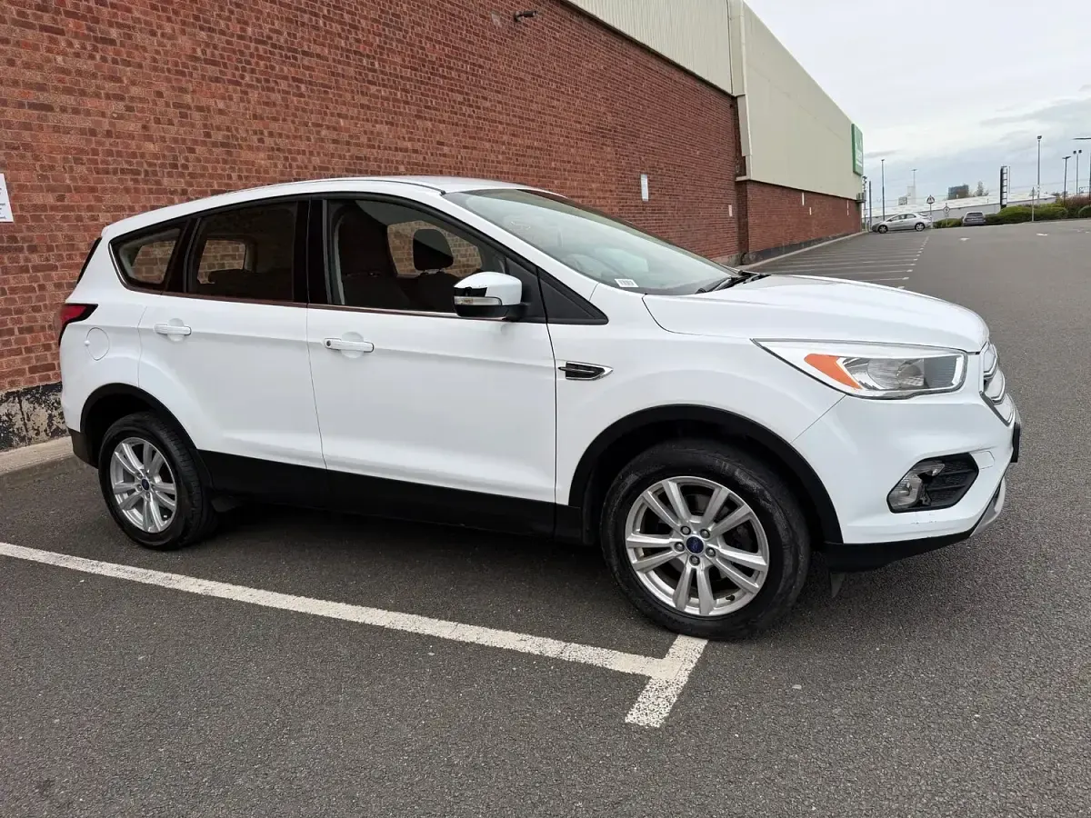 Used Ford Kuga Zetec 120 HP (88 kW) 2017 White SUV