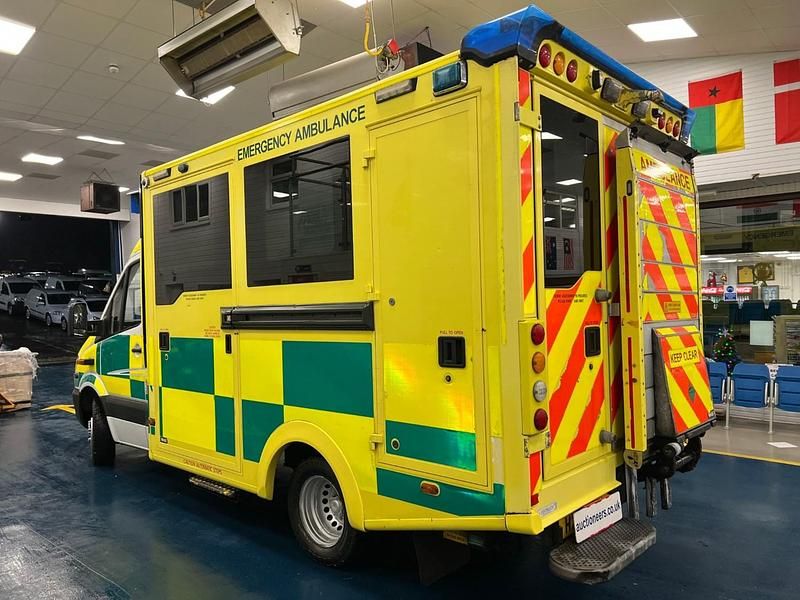 Used Mercedes Sprinter 190 HP (139 kW) 2015 Yellow Van