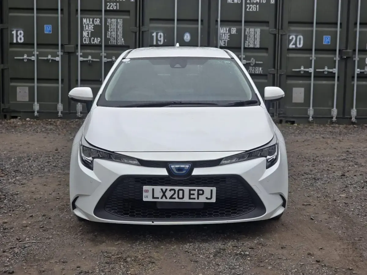 Used Toyota Corolla Design 122 HP (89 kW) 2020 White Estate