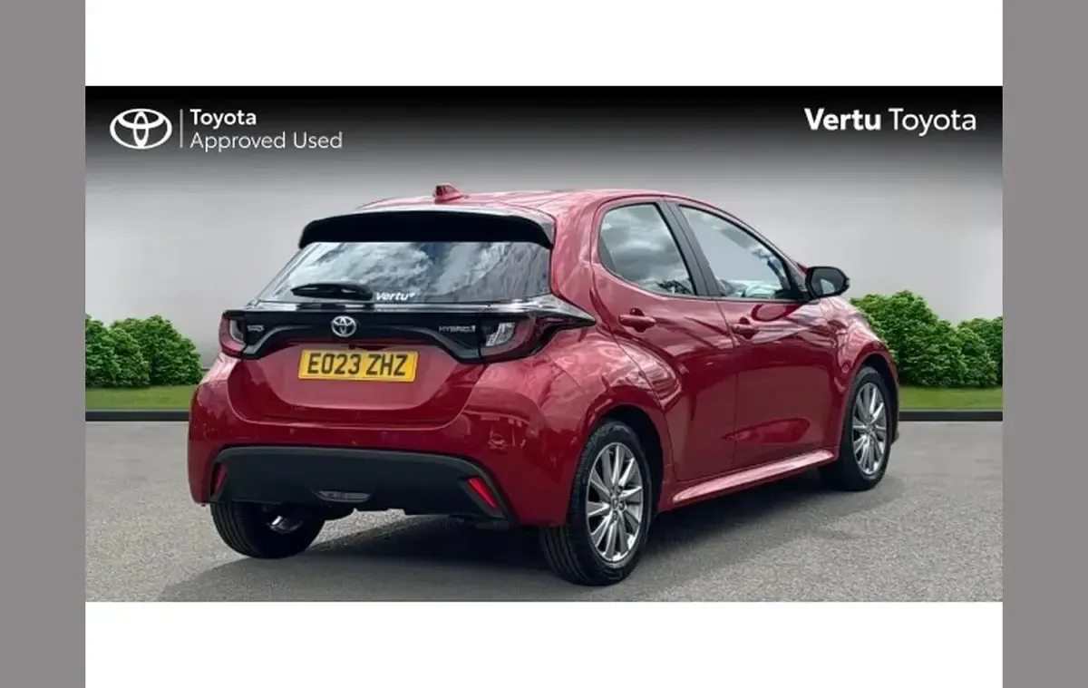 Used Toyota Yaris Hybrid 113 HP (83 kW) 2023 Red Hatchback