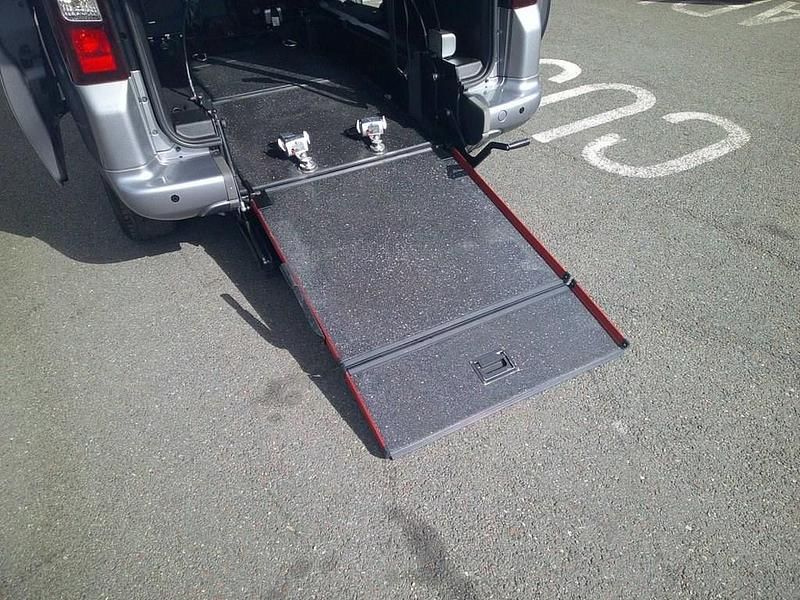 Used Peugeot Partner Tepee Allure 100 HP (73 kW) 2018 Grey MPV