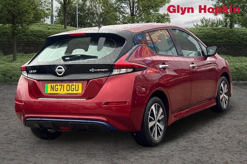 Used Nissan Leaf Acenta 110 kW (150 HP) 2021 Red Hatchback