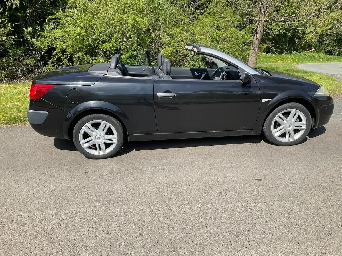 Used Renault Mégane Cabriolet Dynamique 109 HP (80 kW) 2007 Black Cabriolet
