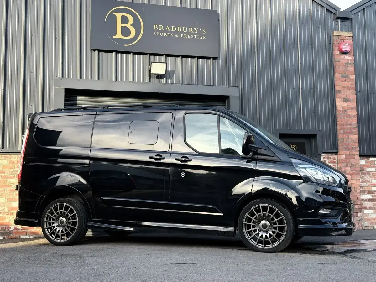 Used Ford Transit Custom Limited 185 HP (136 kW) 2021 Black Estate