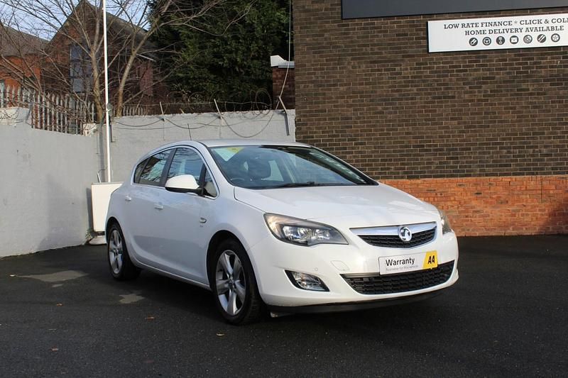 Used Vauxhall Astra SRi 2011 White Hatchback