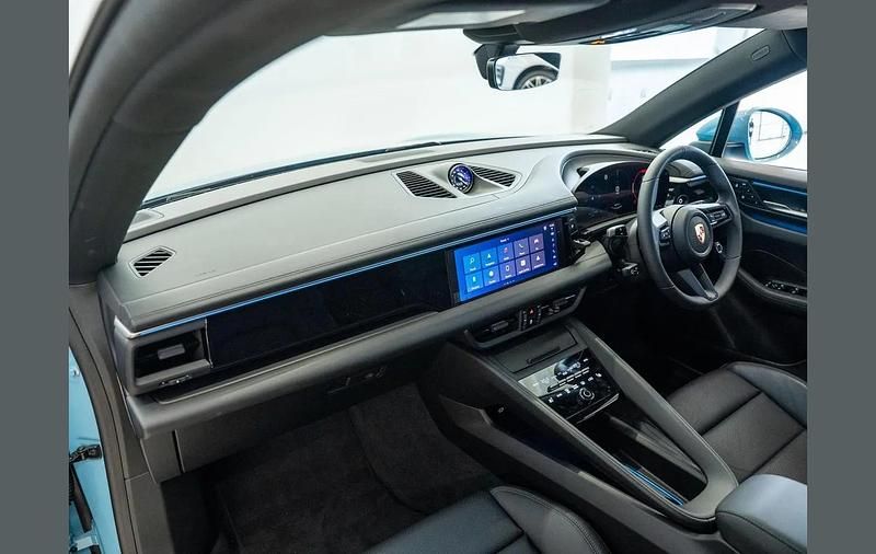 Used Porsche Macan 300 kW (408 HP) 2025 Blue SUV