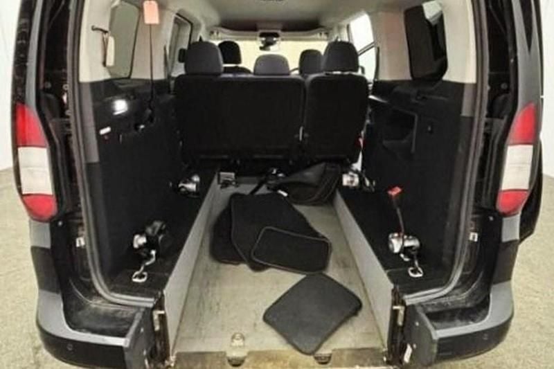 Used Ford Tourneo Connect Titanium 122 HP (89 kW) 2022 MPV