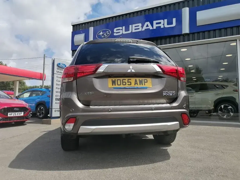 Used Mitsubishi Outlander P-HEV 2016 Brown SUV