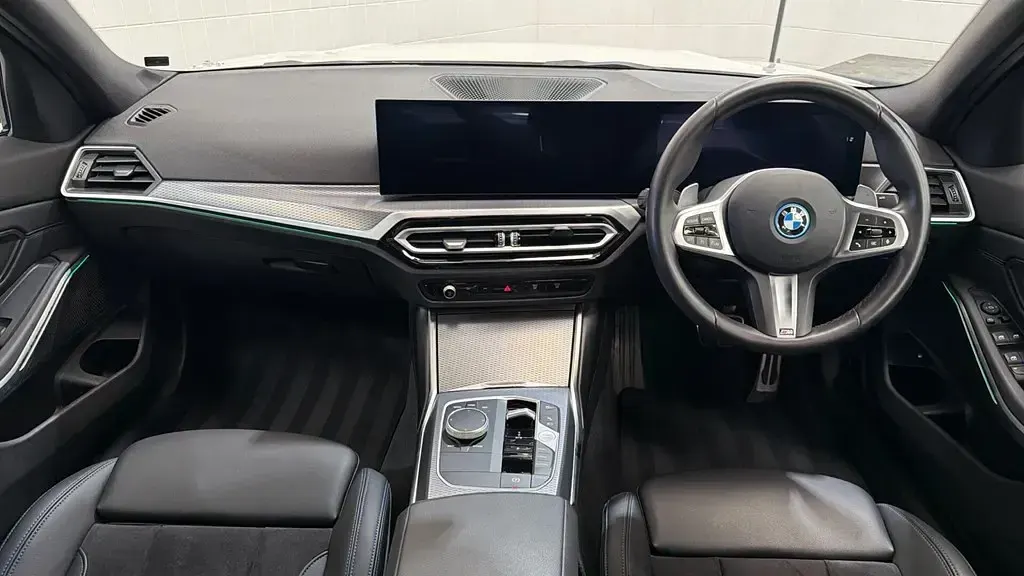 Usado BMW 330e M Sport 288 HP (211 kW) 2024 Branco Sedan
