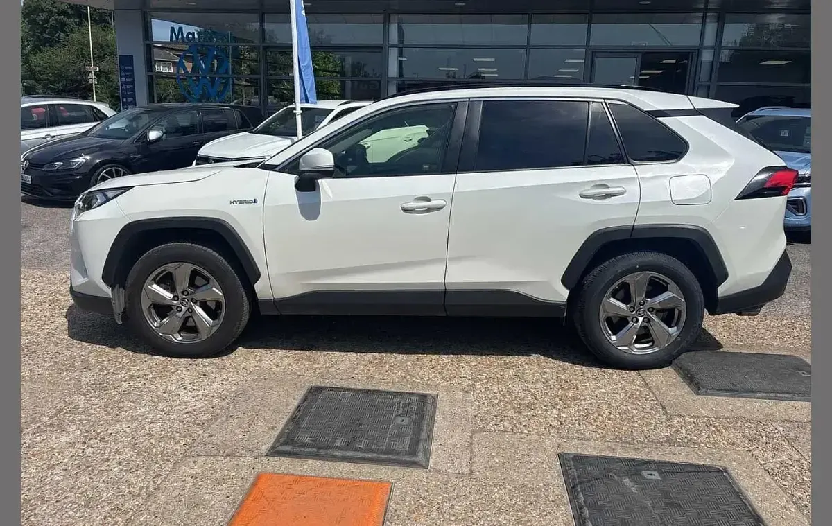 Used Toyota RAV4 Hybrid Design 214 HP (157 kW) 2020 White SUV
