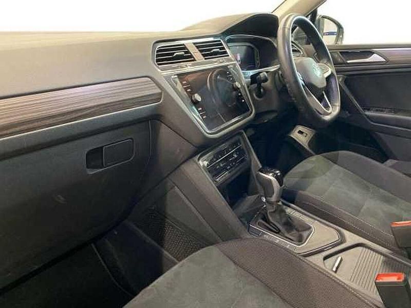 Used VW Tiguan Allspace Elegance 150 HP (110 kW) 2024 Grey SUV