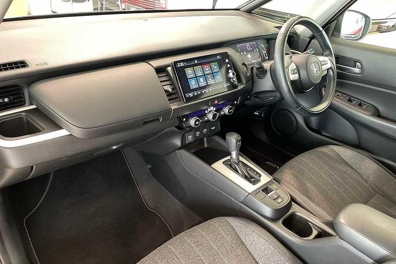 Used Honda Jazz Hybrid 109 HP (80 kW) 2021 White Hatchback