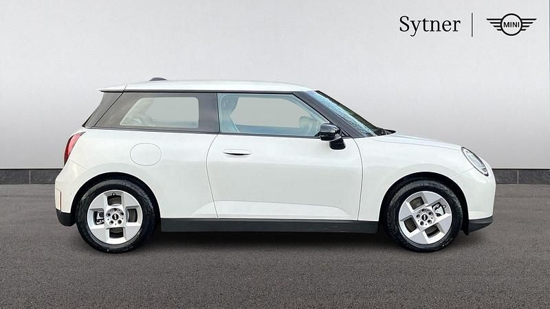 Used Mini Cooper Hatch 133 kW (181 HP) 2025 White Hatchback