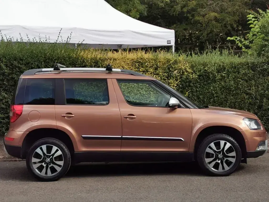 Used Skoda Yeti LAURIN & KLEMENT 140 HP (102 kW) 2015 Bronze SUV