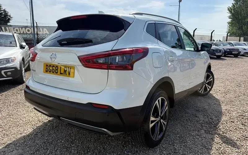 Used Nissan Qashqai N-Connecta 116 HP (85 kW) 2018 White SUV