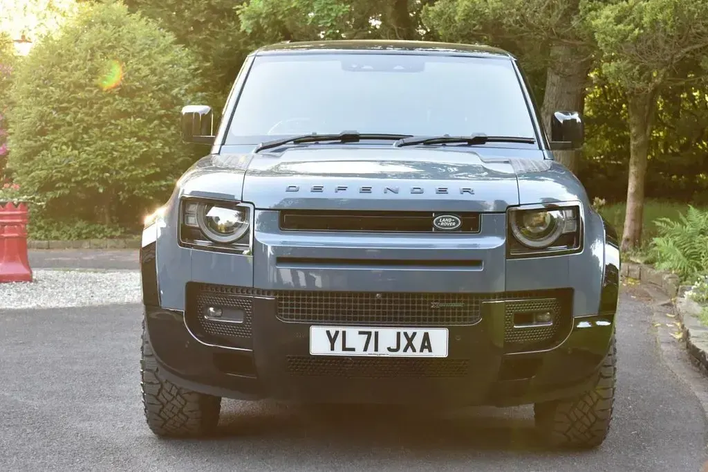 Used Land Rover Defender HSE Dynamic 300 HP (220 kW) 2021 Blue SUV