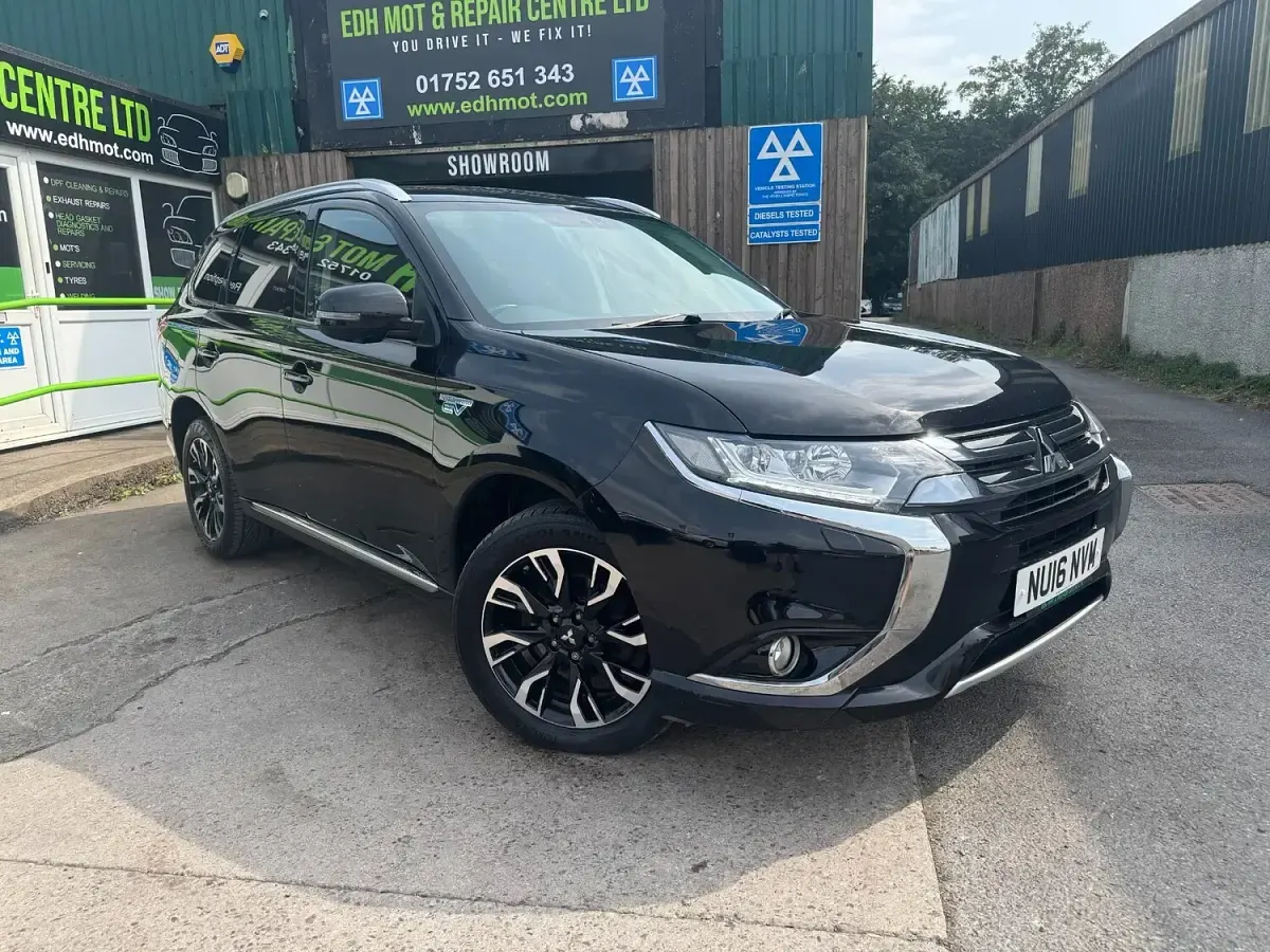 Used Mitsubishi Outlander P-HEV 2016 Black Estate