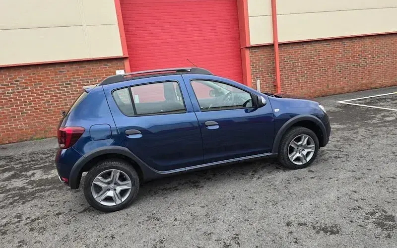 Begagnad Dacia Sandero Lauréate 90 HK (66 kW) 2017 Blå Halvkombi