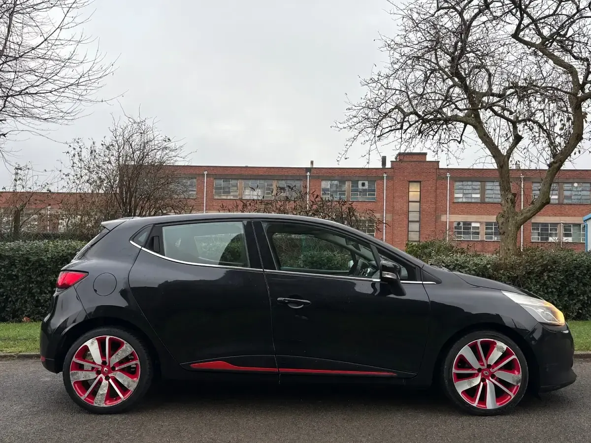 Used Renault Clio Dynamique 90 HP (66 kW) 2014 Black Hatchback