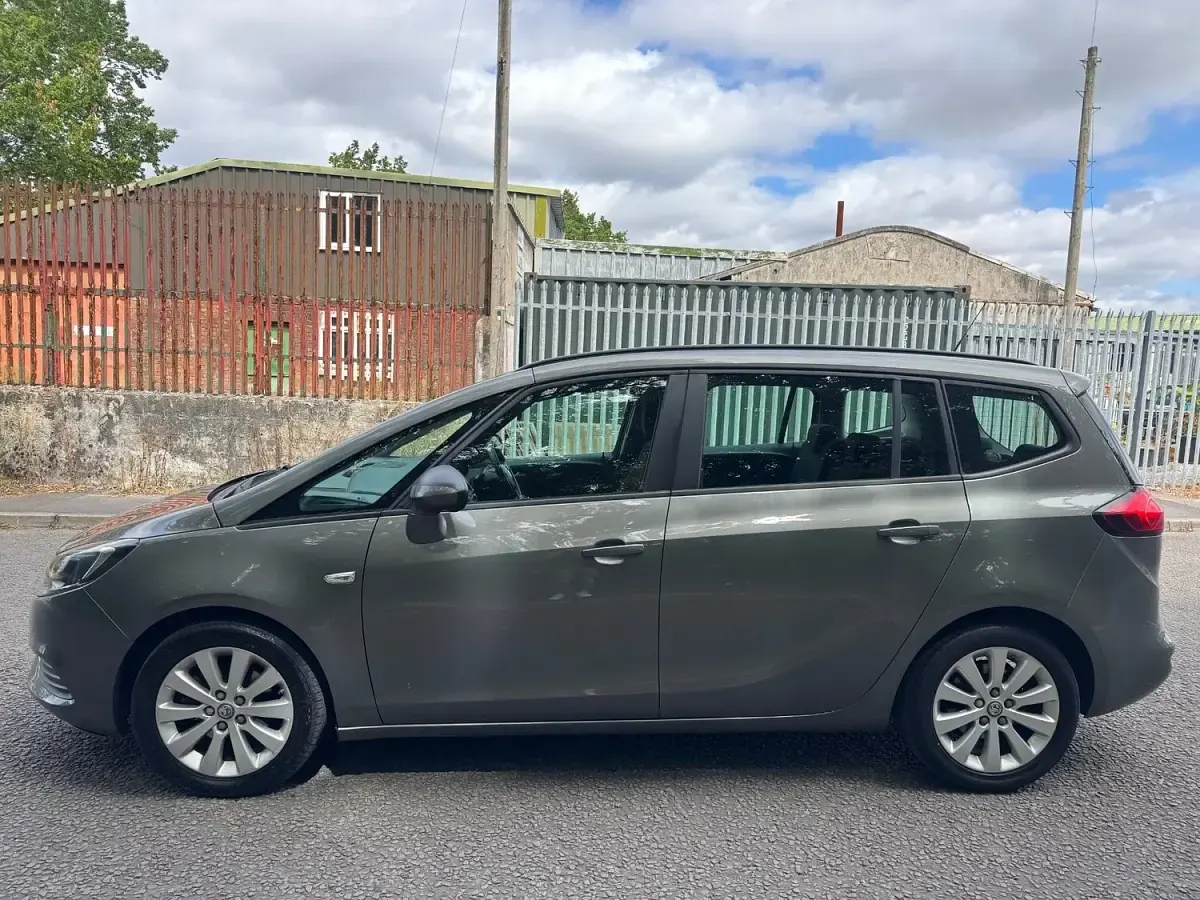 Used Vauxhall Zafira Design Edition 140 HP (102 kW) 2018 Grey MPV