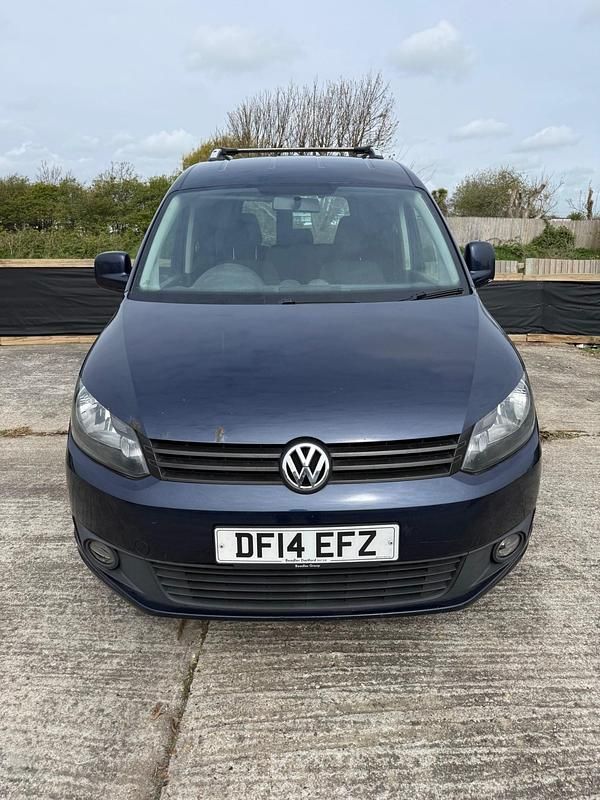Begagnad VW Caddy Highline 102 HK (75 kW) 2014 Blå Minibuss