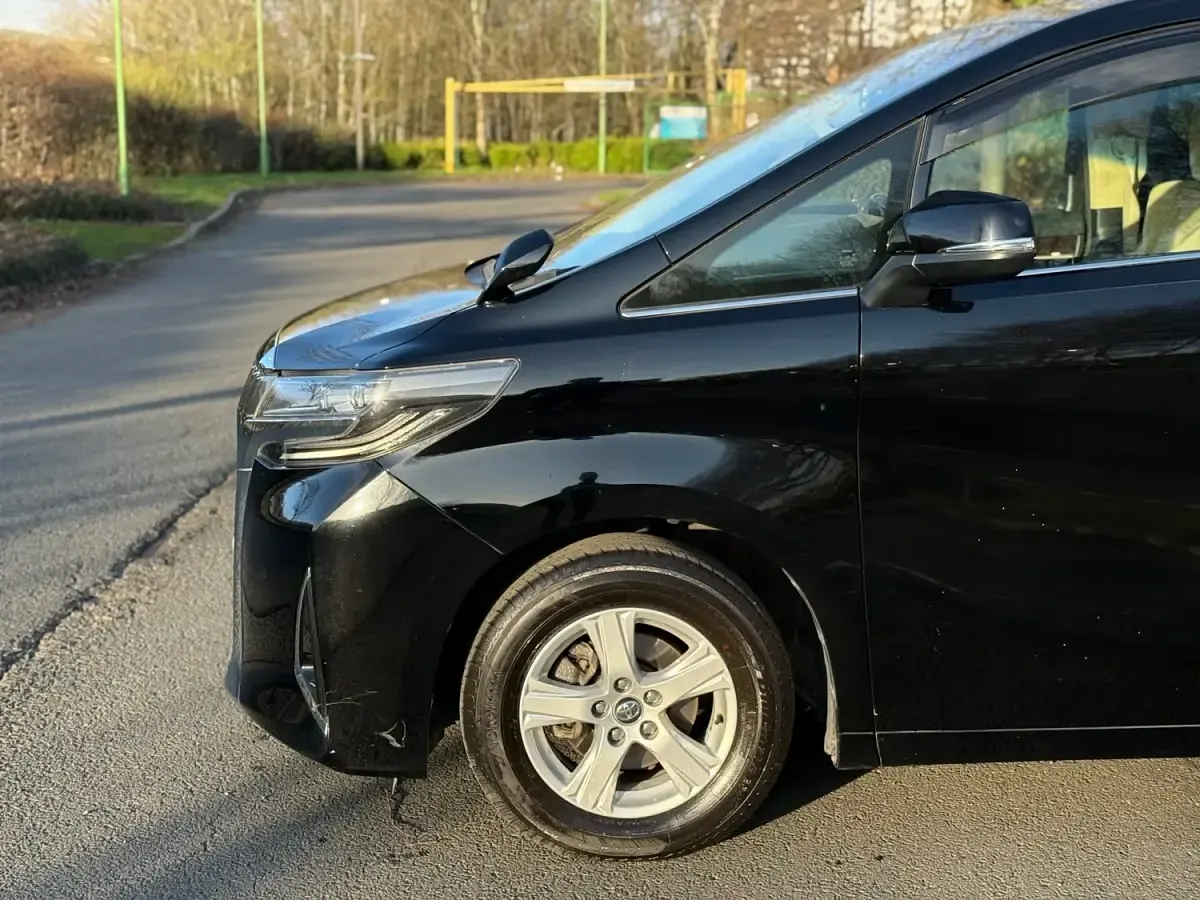 Usado Toyota Alphard 2025 Negro Monovolumen
